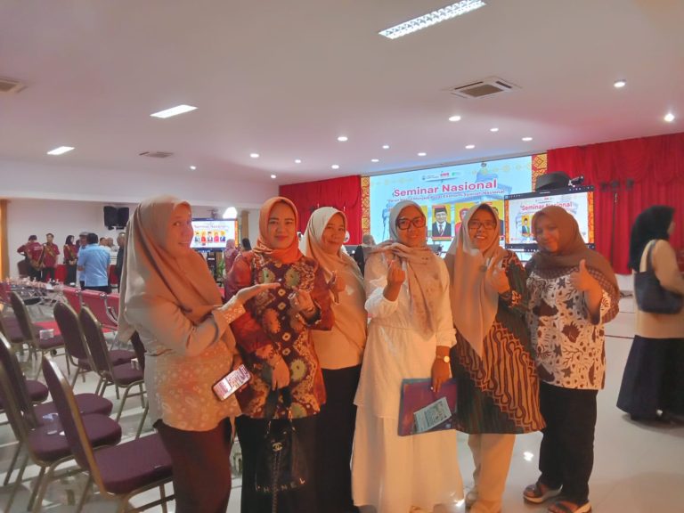 Wakil Rektor 1 Universitas Sjakhyakirti Hadiri Seminar Nasional Syariah di Universitas Kader Bangsa